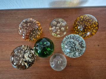 Glazen presse-papiers met luchtbellen beschikbaar voor biedingen