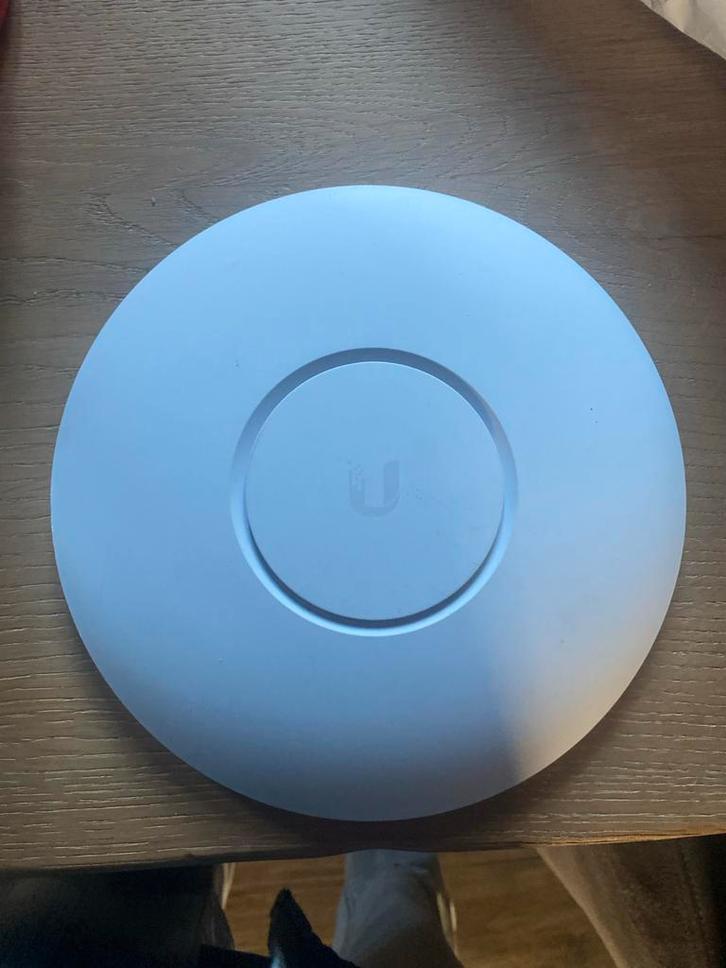 Te koop 2x Unifi AP AC Pro - Perfect voor thuis of kantoor!!, Computers en Software, Accesspoints, Nieuw, Ophalen