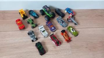 15 Hotwheels Auto's en 1 Vliegtuig  beschikbaar voor biedingen