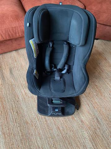 Draaibare Nuna Rebl stoel incl. base met isofix - 2 stuks  beschikbaar voor biedingen