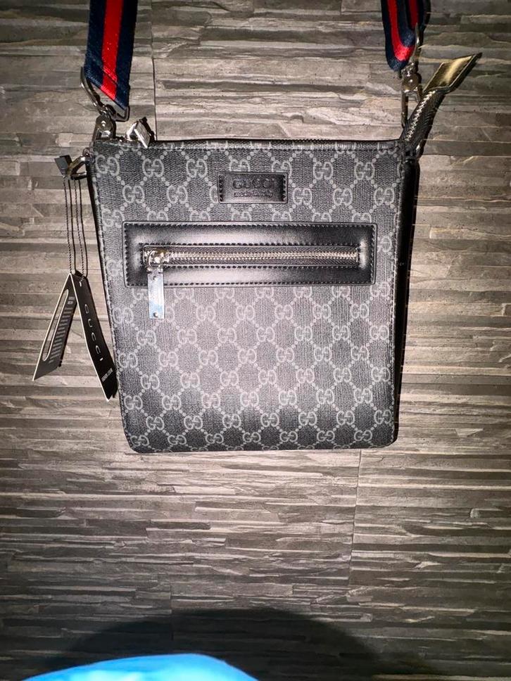 heren Gucci tas, Sieraden, Tassen en Uiterlijk, Tassen | Schoudertassen, Zo goed als nieuw, Overige merken, Zwart, Leer, Ophalen