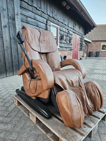 Leren massage-/relaxstoel beschikbaar voor biedingen