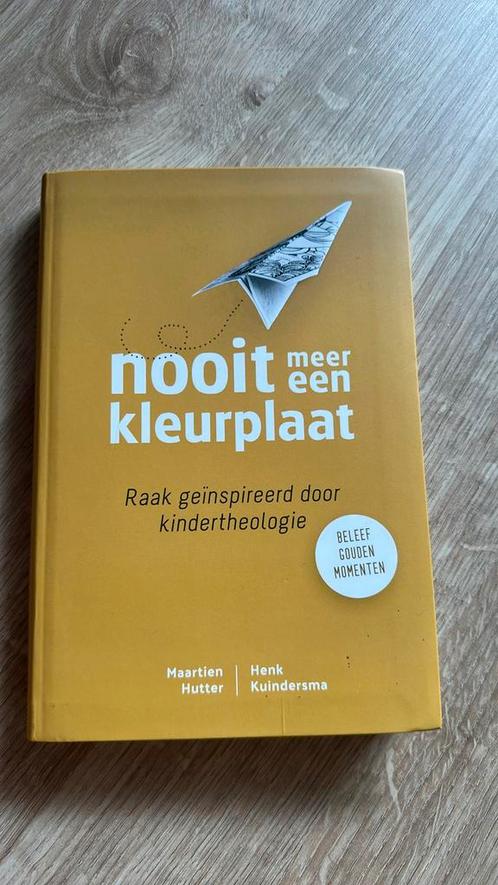 Maartien Hutter - Nooit meer een kleurplaat, Boeken, Godsdienst en Theologie, Zo goed als nieuw, Ophalen of Verzenden