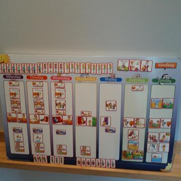 Kinderplanbord met magneetjes beschikbaar voor biedingen