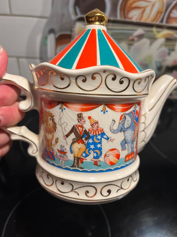 Leuke Circus Theepot Sadler  nieuw, Antiek en Kunst, Antiek | Keramiek en Aardewerk, Ophalen of Verzenden