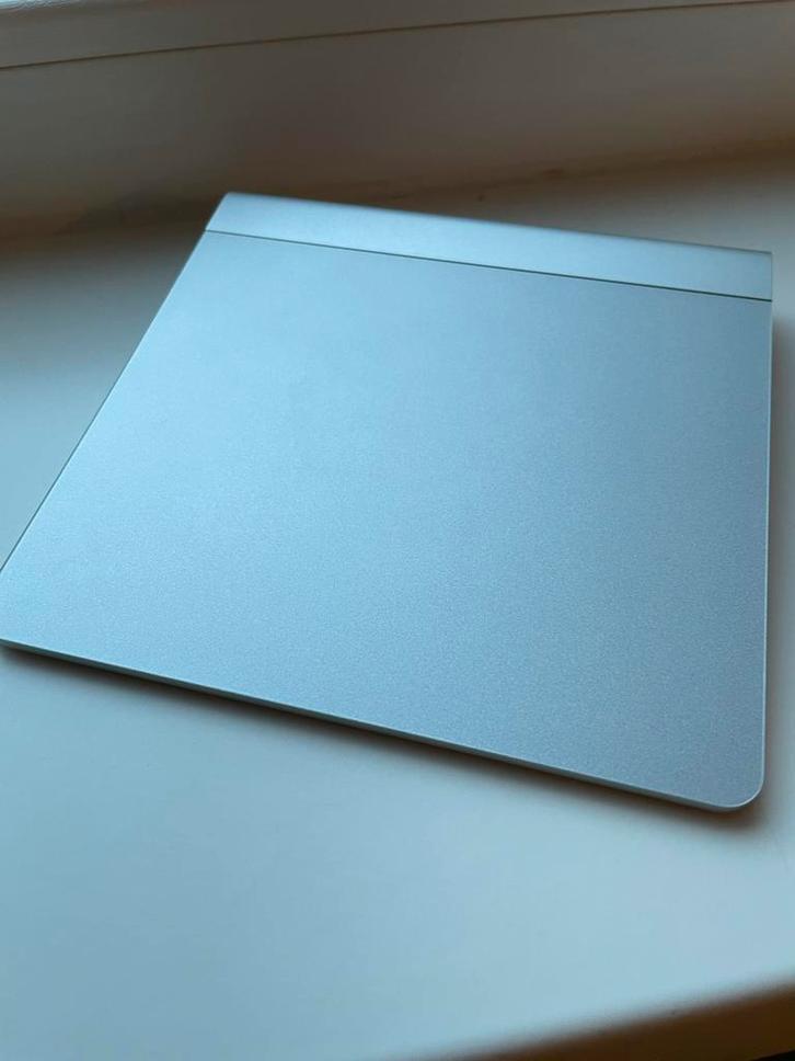 Apple Magic Trackpad, Computers en Software, Muizen, Zo goed als nieuw, Trackpad, Rechtshandig, Draadloos, Verzenden