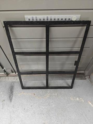 Oud Stalen Raam - Decoratie beschikbaar voor biedingen
