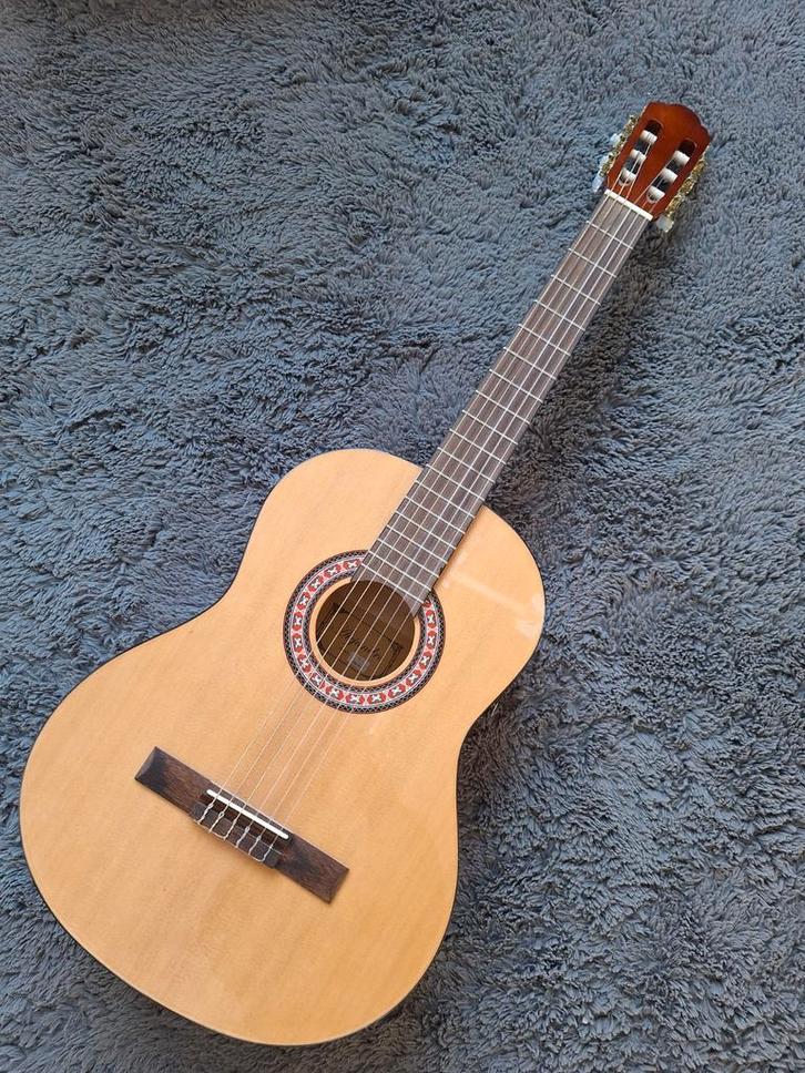 Akoestische gitaar + bijbehorende spullen, Muziek en Instrumenten, Snaarinstrumenten | Gitaren | Akoestisch, Zo goed als nieuw