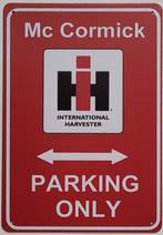 Mc Cormick international harvester parking metalen wanddeco, Reclamebord, Info@deconoord.nl, Deco Noord, Nieuw