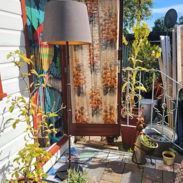 Mooie stoere staande lamp, metaal., Huis en Inrichting, Lampen | Vloerlampen, Zo goed als nieuw, 150 tot 200 cm, Metaal, Ophalen of Verzenden