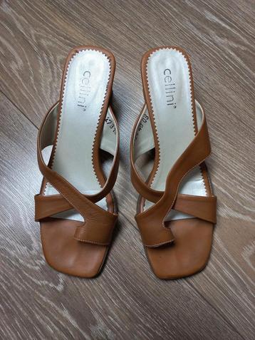 Slippers met hak, maat 40 beschikbaar voor biedingen