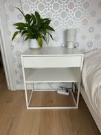 Nachtkastje wit VIKHAMMER ikea, Huis en Inrichting, Slaapkamer | Nachtkastjes, Ophalen, Minder dan 45 cm, 55 tot 70 cm, Zo goed als nieuw