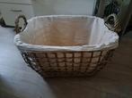 Super grote rieten mand / wasmand zgan, Huis en Inrichting, Woonaccessoires | Schalen en Manden, Ophalen, Zo goed als nieuw