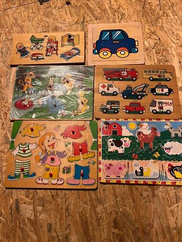 Aantal houten puzzels. Winny the Pooh, auto’s, boerderij etc beschikbaar voor biedingen