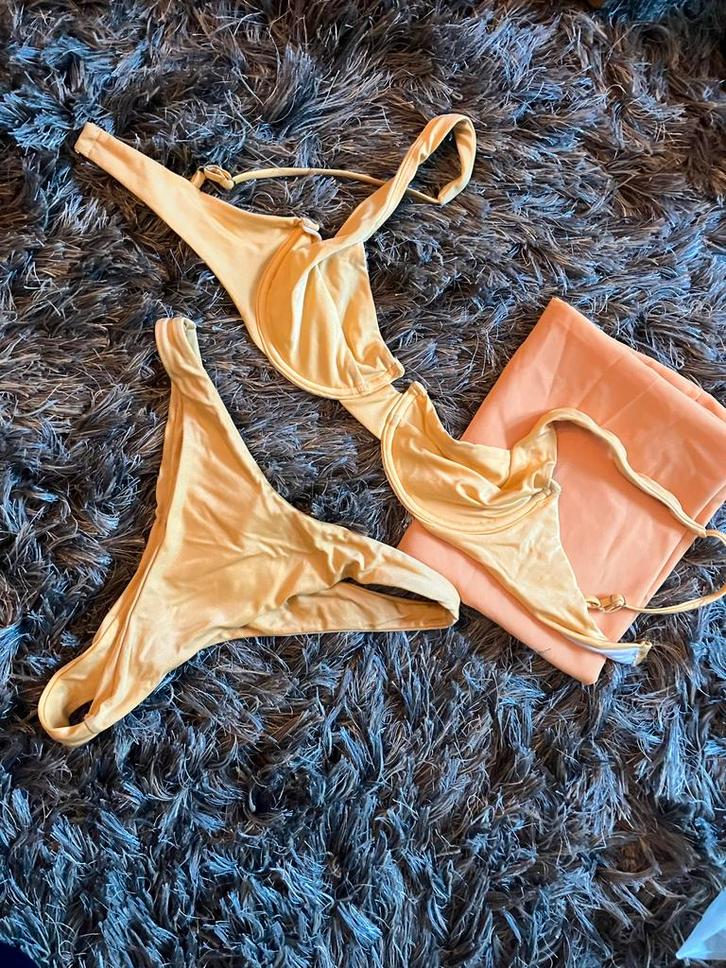 Bayu the Label Bikini Oranje Maat S + Sarong, Kleding | Dames, Badmode en Zwemkleding, Zo goed als nieuw, Bikini, Oranje, Ophalen of Verzenden