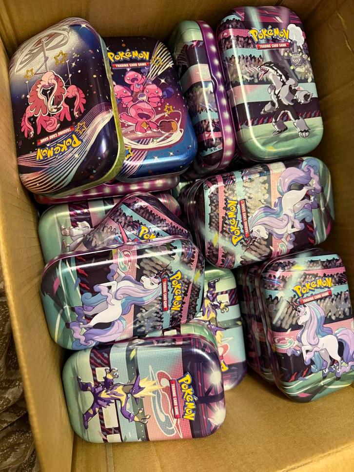 Lege Pokémon Tins - Verschillende Designs!, Hobby en Vrije tijd, Verzamelkaartspellen | Pokémon, Gebruikt, Overige typen, Ophalen of Verzenden