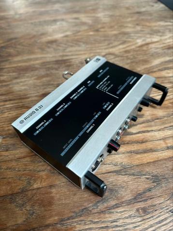 Native Instruments Audio 8 DJ Interface + 3x Tulp kabel beschikbaar voor biedingen