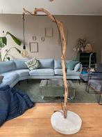 Boomstam vloerlamp met betonnen voet, Huis en Inrichting, Lampen | Vloerlampen, Natuurlijk, industrieel, Ophalen of Verzenden
