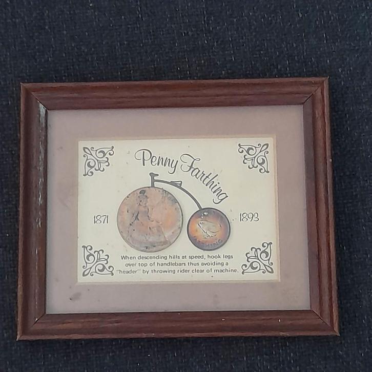 Penny Farthing Ingelijst met Oude Penningen, Antiek en Kunst, Antiek | Overige Antiek, Ophalen of Verzenden