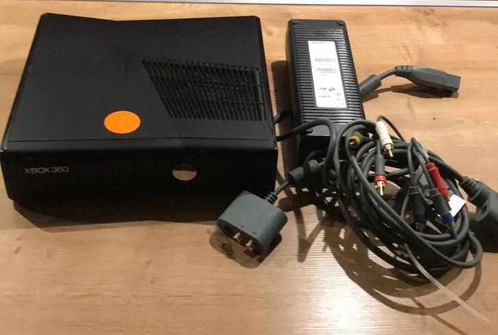 Xbox 360 S console, Spelcomputers en Games, Games | Xbox 360, Ophalen of Verzenden