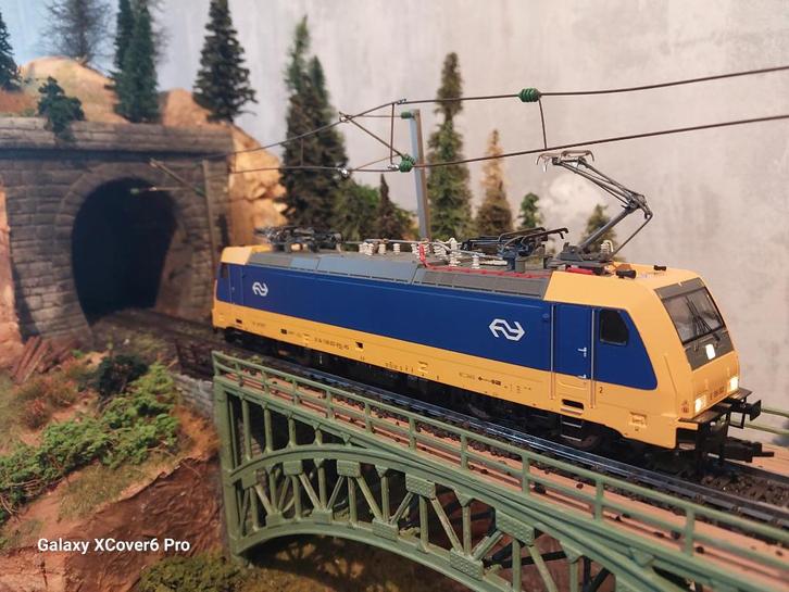 Bijzondere NS Traxx van Piko, Hobby en Vrije tijd, Modeltreinen | H0, Zo goed als nieuw, Locomotief, Wisselstroom, Märklin, NS