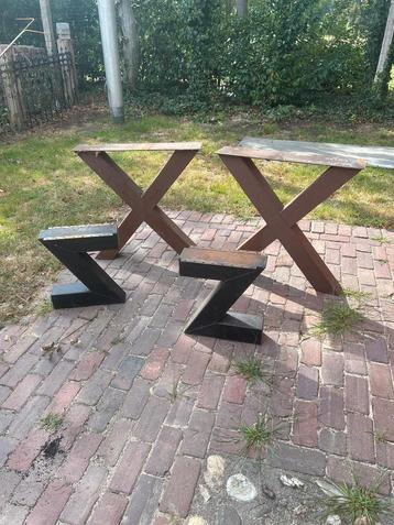Onderstel tafel. 2x x poot groot, 2x z poot klein beschikbaar voor biedingen