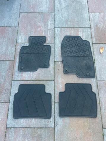 Rubber Mattenset Auto beschikbaar voor biedingen