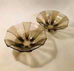 Twee leuke schaaltjes van bruin gekleurd glas, rookglas, Ophalen of Verzenden