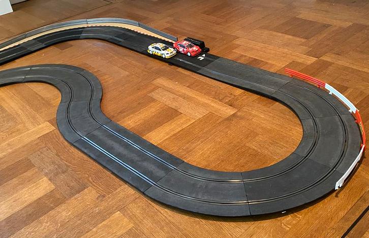 Scalextric racebaan met autos, Kinderen en Baby's, Speelgoed | Racebanen, Zo goed als nieuw, Elektrisch, Overige merken, Ophalen of Verzenden
