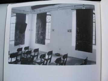 Victor Bonato - Disturbed Memories - Installatie in ruimte beschikbaar voor biedingen