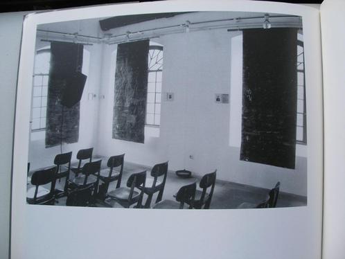 Victor Bonato - Disturbed Memories - Installatie in ruimte, Boeken, Kunst en Cultuur | Beeldend, Zo goed als nieuw, Overige onderwerpen