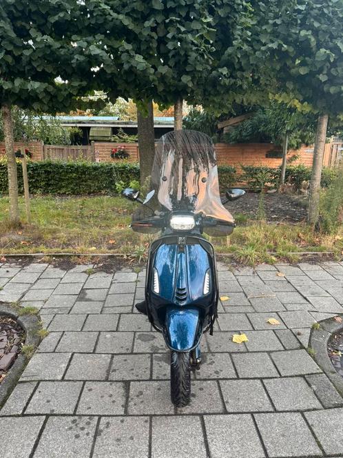 Vespa sprint 2021 E5 midnight blue, Fietsen en Brommers, Scooters | Vespa, Zo goed als nieuw, Vespa S, Benzine, Ophalen