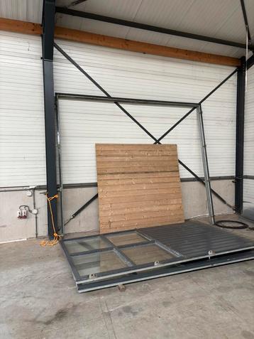 Draaibare buitendeur 3x3,5 beschikbaar voor biedingen