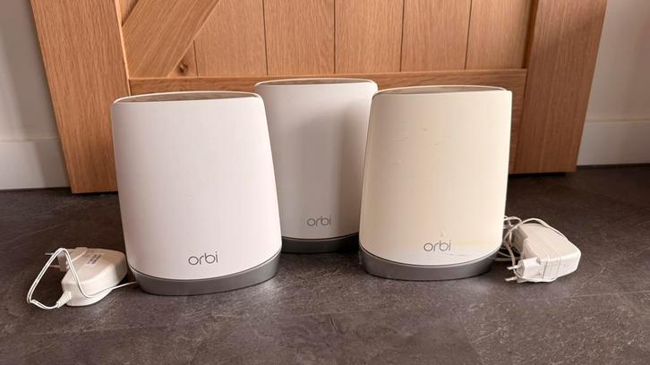 Netgear Orbi RBR750 (AX4200) – Mesh WiFi 6 – Set van 3, Computers en Software, Routers en Modems, Zo goed als nieuw, Ophalen of Verzenden