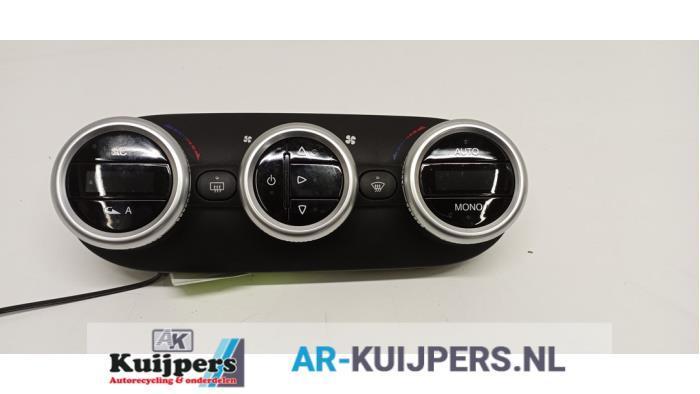 Kachel Bedieningspaneel van een Alfa Romeo Giulietta (Giulie, Auto-onderdelen, Dashboard en Schakelaars, Alfa Romeo, Gebruikt