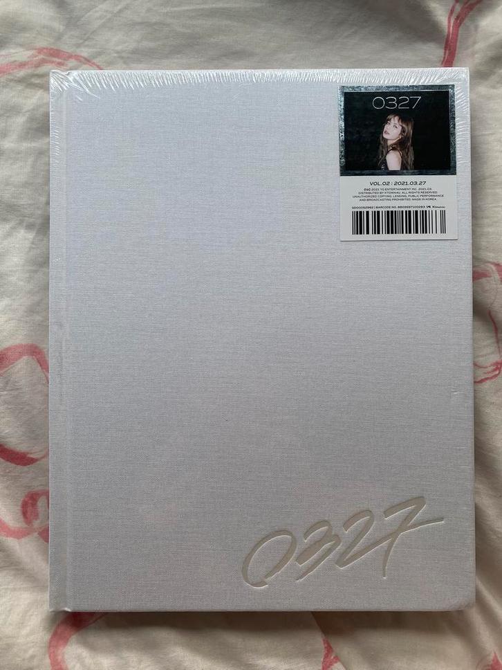SEALED lalisa lisa blackpink 0327 photobook volume 2 nieuw, Verzamelen, Muziek, Artiesten en Beroemdheden, Zo goed als nieuw, Boek, Tijdschrift of Artikel