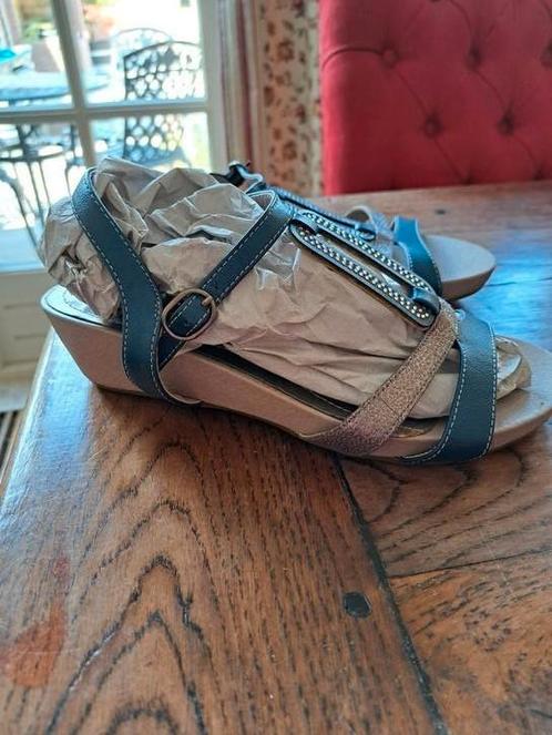 DAMES SCHOENEN MAAT 37 DOORLOPENDE/ZOOL/ HAK, Kleding | Dames, Schoenen, Nieuw, Blauw, Ophalen of Verzenden