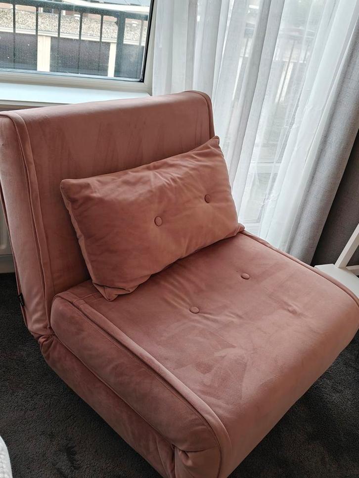 Haru eenpersoons slaapbank - lichtroze fluweel, Huis en Inrichting, Fauteuils, Gebruikt, Stof, 75 tot 100 cm, 150 cm of meer, Ophalen