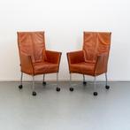 2x Montis Chaplin eetkamerstoelen Buffalo Maron, Ophalen of Verzenden, Zo goed als nieuw, Leer