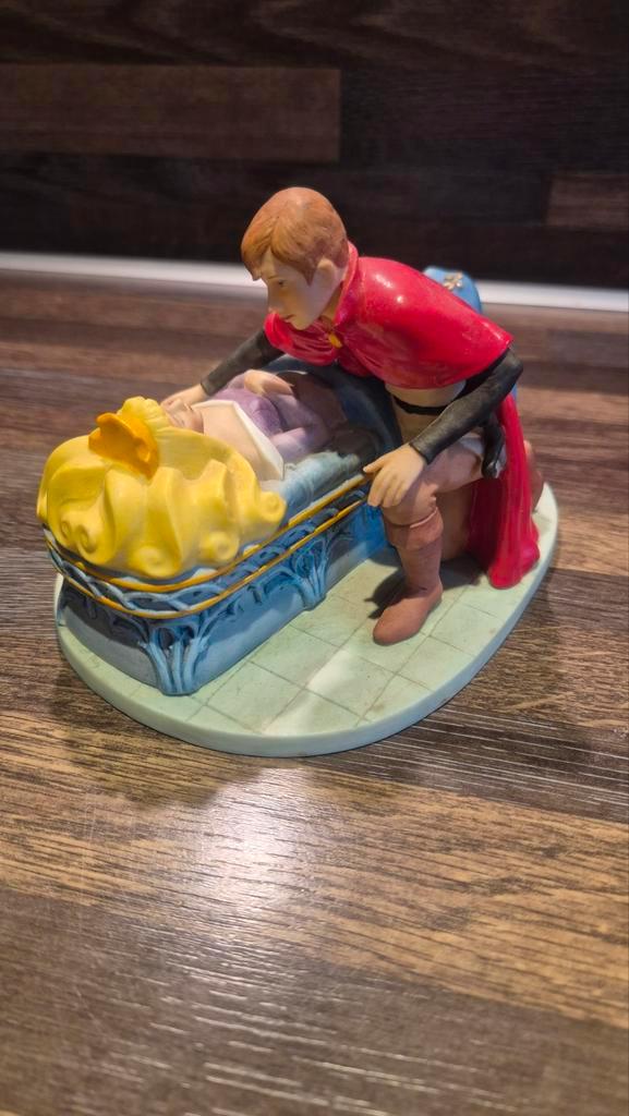 Doornroosje en de Prins Porseleinen Figuur, Antiek en Kunst, Kunst | Beelden en Houtsnijwerken, Ophalen of Verzenden
