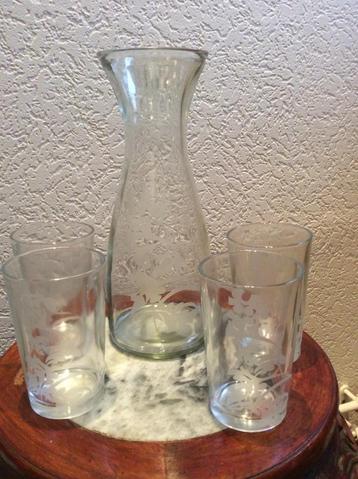 Karaf met 4 glazen (PTMD collection) Mooie glazen karaf met  beschikbaar voor biedingen