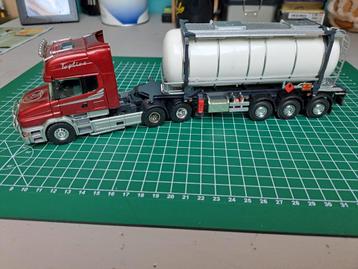 Tekno scania T 164 v8 580 met vloeistofcontainer op chasis beschikbaar voor biedingen