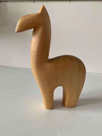 Lama houtsculptuur beschikbaar voor biedingen