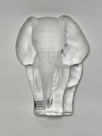 # Mats Jonasson Kristal Olifant Sculptuur. Press paper beschikbaar voor biedingen