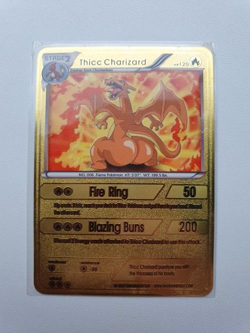 Thicc Charizard Metalen Pokemon kaart gold grappig funny, Hobby en Vrije tijd, Verzamelkaartspellen | Pokémon, Nieuw, Losse kaart