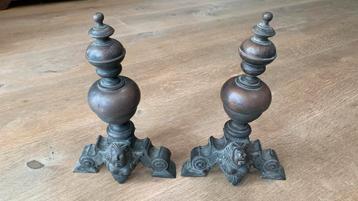 Antieke haardbokken, vuurbokken beschikbaar voor biedingen