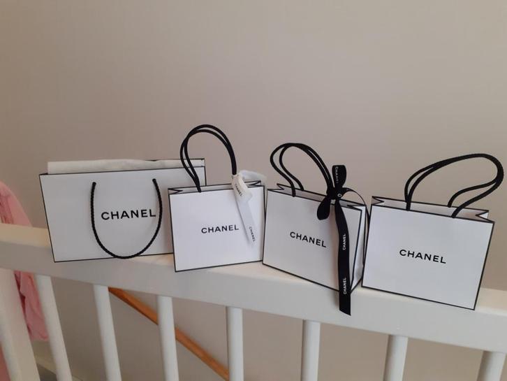 Chanel tassen dik papier, diverse maten, Sieraden, Tassen en Uiterlijk, Tassen | Damestassen, Nieuw, Overige typen, Wit, Verzenden