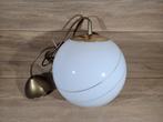 Vintage melkglazen bol hanglamp met goudmessing strepen, Gebruikt, Niks, Design, Ophalen of Verzenden
