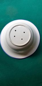 Uitlekschaal aardewerk, druiventrossen afgebeeld, Huis en Inrichting, Keuken | Servies, Ophalen of Verzenden, 'T Olde Gre-j, Info@toldegrej.nl