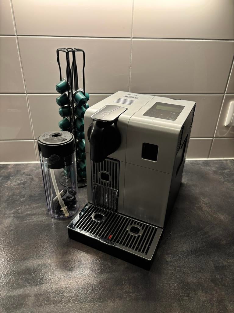 DeLonghi Nespresso Lattissima Pro EN750 Zilver, Ophalen, Koffiepads en cups, Gebruikt, Koffiemachine